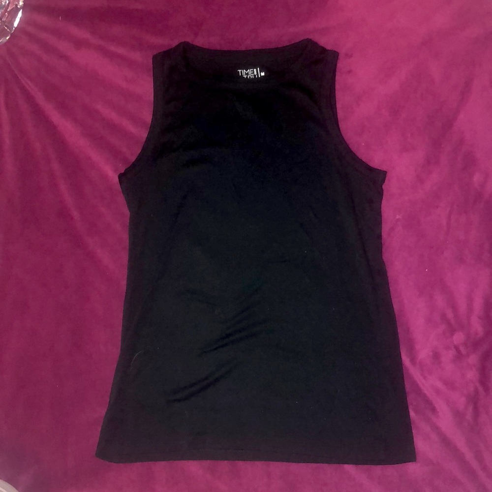 Black muscle tee